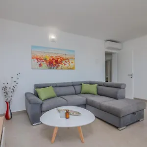 https://apartments-sunrise-krk.primorje-gorskikotar.com